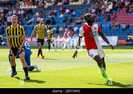 Arnhem - Lutsharel Geertruida von Feyenoord feiert den 2-5 während des Spiels zwischen Vitesse und Feyenoord am 7. August 2022 in Arnhem, Niederlande. (Box-to-Box-Bilder/Yannick Verhoeven) Stockfoto