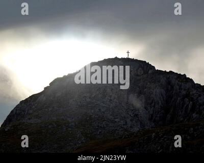 Gipfelkreuz am Sonneck, Wilder Kaiser, Tirol, Österreich Stockfoto