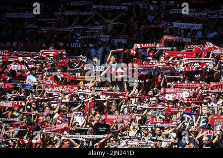 Fans von Lille während des französischen Ligue-1-Fußballspiels zwischen LOSC Lille und AJ Auxerre am 7. August 2022 im Pierre-Mauroy-Stadion in Villeneuve-d'Ascq bei Lille, Frankreich - Foto Matthieu Mirville / DPPI Stockfoto