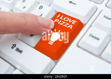 Text mit Inspiration I Love Pizza. Internet-Konzept, um eine Menge italienisches Essen mit Käse Schinken Pepperoni in Scheiben gefallen -48849 Stockfoto