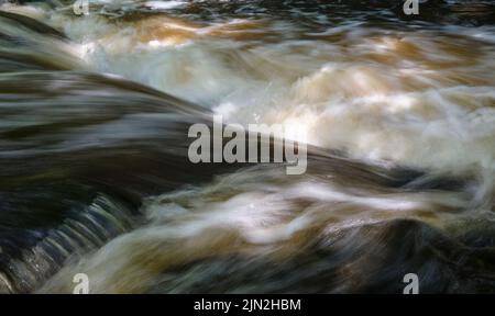 Stromschnellen auf dem Vizla-Fluss, Vireshi, Vidzeme, Lettland Stockfoto