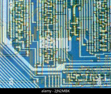Ein Scan eines Elektronenmikroskops einer integrierten Schaltung auf einem Wafer, der bei der Qualitätskontrolle und Inspektion bei der Herstellung von ICs verwendet wird Stockfoto