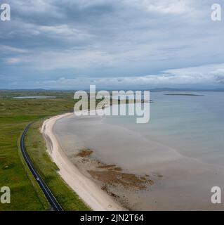 Luftlandschaftsansicht des schönen Elly Bay Beach auf der Mullet Peninsula in Irland Stockfoto