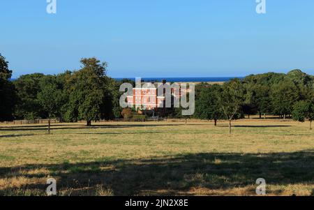 Die Halle, Parkland, Nordsee, Thornham, Norfolk, Herrenhaus aus dem 18.. Jahrhundert Stockfoto