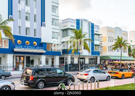 Miami, USA - 10. September 2019: Hotels und Restaurant am Ocean Drive in Miami, Florida, USA Stockfoto