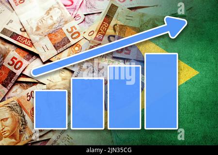 Diagramm der Wirtschaft: Aufwärtspfeil, brasilianische Reals-Bargeldscheine und Brasilien-Flagge Stockfoto