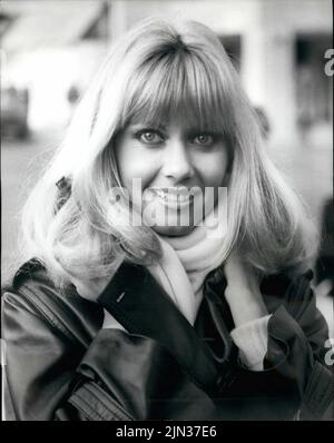 11. Nov. 1978 - Olivia Newton-John Pressekonferenz: Popstar Olivia Newton-John, das Filmmädchen von Grease, das für eine Konzertreihe, die gestern im Rainbow Theater eröffnet wurde, nach Großbritannien zurückgekehrt ist. Und sie hat auch ihr neuestes Album namens ''Totally Hot'' veröffentlicht. Foto zeigt Olivia Newton-John, die heute auf ihrer Pressekonferenz gezeigt wurde. (Bild: © Keystone Press Agency/ZUMA Press Wire) Stockfoto