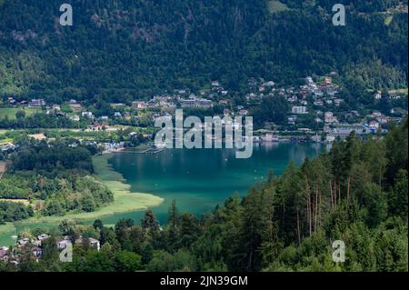 Blick auf den Ossiacher See in Österreich Stockfoto