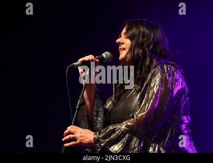 Rumer während ihrer Performance beim Wickham Festival, Hampshire, Großbritannien Stockfoto