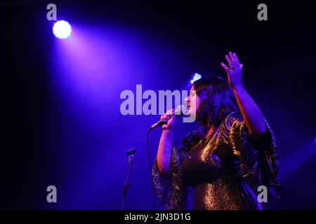 Rumer während ihrer Performance beim Wickham Festival, Hampshire, Großbritannien Stockfoto