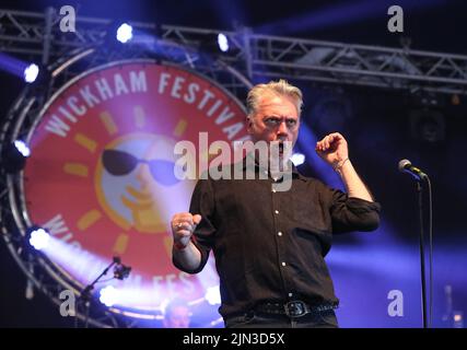 Paul McLoone der Untertöne während des Aufführens der Band auf dem Wickham Festival, Hampshire, Großbritannien Stockfoto