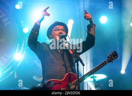 Mark Chadwick von The Levelers beim Wickham Festival, Hampshire, Großbritannien Stockfoto