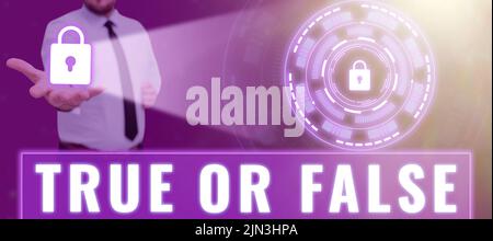 Handschrift Text wahr oder falsch. Wort für Entscheiden zwischen einer Tatsache oder erzählen eine Lüge Zweifel Verwirrung Geschäftsmann mit Einem Necktie projizierenden Schloss mit Stockfoto