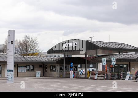 Slowenien, Velenje - März 30 2022: Gorenje Produktionsstätte für Haushaltsgeräte in Europa Stockfoto