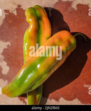 Nahaufnahme von New Mexico Green Chile Peppers. Stockfoto