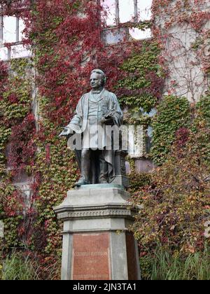 Statue von Egerton Ryerson, die früher vor der ehemaligen Ryerson University in Toronto stand und anschließend von Anti-Rassismus-Demonstranten abgerissen wurde Stockfoto