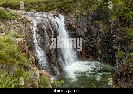 Wasserfall bei Fairy Pools, Glenspröde, Isle of Skye, Schottland Stockfoto
