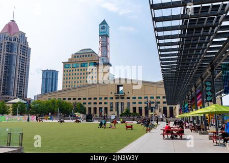 Mississauga, Ontario, Kanada - 18 2021. Juli : Mississauga City Hall-Festplatz. Stockfoto