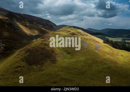 Aus der Vogelperspektive von Tinnis Castle (Dun Meldred) in der Nähe von Drumelzier im oberen Tweed Valley Stockfoto