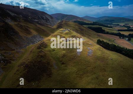 Aus der Vogelperspektive von Tinnis Castle (Dun Meldred) in der Nähe von Drumelzier im oberen Tweed Valley Stockfoto