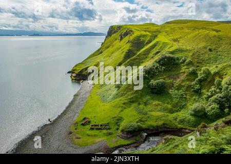 Klippen bei Lealt Falls, in der Nähe von Staffin, Isle of Skye, Schottland Stockfoto