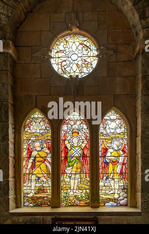 Buntglasfenster in St. Conan's Kirk, in der Nähe von Loch Awe, Argyll, Schottland Stockfoto