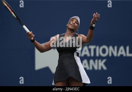 Toronto, Kanada. 8. August 2022. Serena Williams reagiert während des ersten Runde-Matches der Frauen zwischen Serena Williams aus den Vereinigten Staaten und Nuria Parrizas Diaz aus Spanien beim National Bank Open 2022 in Toronto, Kanada, am 8. August 2022. Quelle: Zou Zheng/Xinhua/Alamy Live News Stockfoto