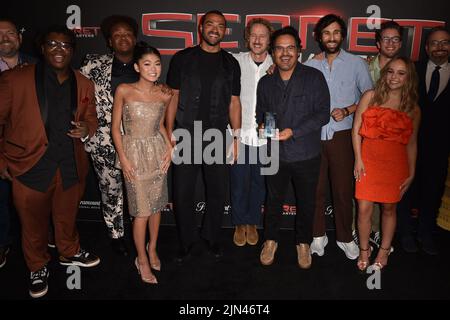 New York, NY, USA. 8. August 2022. Kezii Curtis, Keith L. Williams, Momona Tamada, Jesse Williams, Owen Wilson, Michael Pena, Ariel Schulman, Henry Joost, Jessie Mueller, Abby James Witherspoon bei der Ankunft für DIE GEHEIME HAUPTQUARTIER-Premiere, Signature Theatre Company, New York, NY 8. August 2022. Kredit: Kristin Callahan/Everett Collection/Alamy Live Nachrichten Stockfoto