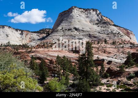 Dramatische Landschaft entlang des Higway 9 auf dem Weg von Zion zum Bryce Canyon National Park - Utah, USA Stockfoto