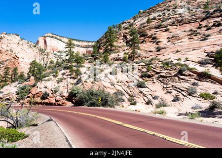 Dramatische Landschaft entlang des Higway 9 auf dem Weg von Zion zum Bryce Canyon National Park - Utah, USA Stockfoto