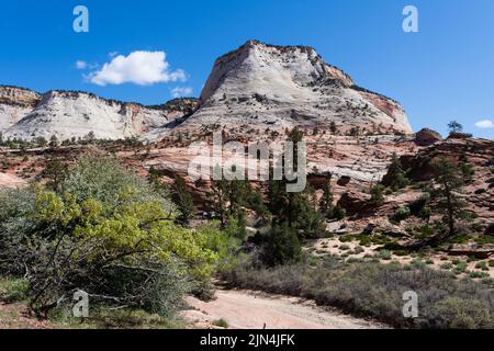 Dramatische Landschaft entlang des Higway 9 auf dem Weg von Zion zum Bryce Canyon National Park - Utah, USA Stockfoto