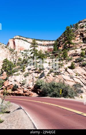 Dramatische Landschaft entlang des Higway 9 auf dem Weg von Zion zum Bryce Canyon National Park - Utah, USA Stockfoto