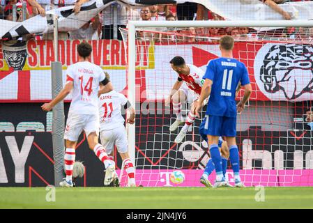 Köln/Deutschland. 7.. August 2022, Florian KAINZ (K/ Nr. 11) erzielt am 7.. August 2022 in Köln/Deutschland das Tor zu 2:0, Action, Fußball 1. Bundesliga, 1. Spieltag, FC Köln (K) - FC Schalke 04 (GE) 3:1. #Die DFL-Vorschriften verbieten die Verwendung von Fotos als Bildsequenzen und/oder quasi-Video # © Stockfoto