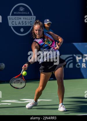 07. August 2022 San Jose, CA USA Daria Kasotkina gibt den Ball von Shelby Rogers während des Mubadala Silicon Valley Classic Finals zwischen Daria Kasotkina (RUS) gegen Shelby Rogers (USA) zurück. Daria gewann das Finale an der San Jose State University, San Jose Calif. Thurman James/CSM Stockfoto