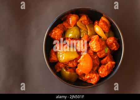 Selektiver Fokus von Soya Mandschurisch / Chili Soja Brocken Rezept. Mit einem dekorativen Hintergrund. Stockfoto