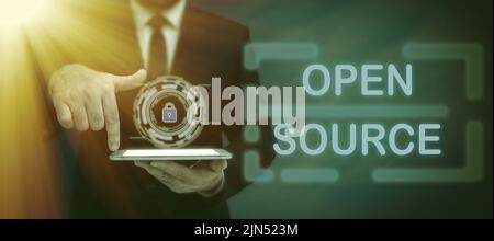 Konzeptionelle Darstellung Open Source. Wort geschrieben auf die Bezeichnung Software, die Original-Quellcode frei verfügbar Geschäftsmann in Anzug halten Notepad Stockfoto