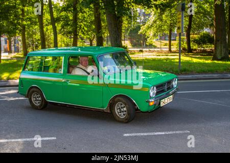 Sammlerautos werden auf der Lytham Hall Summer Classic Car & Motorcycle Show 13., einem Classic Vintage Collectible Transport Festival, Blackpool, Großbritannien, ausgestellt Stockfoto