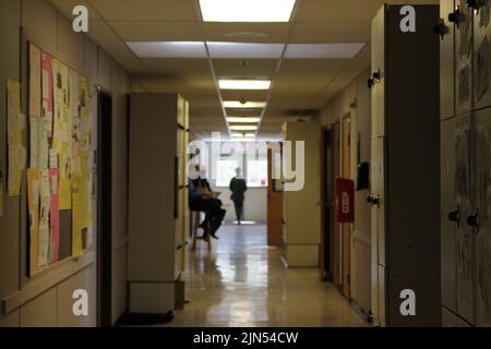Eine Innenansicht des Korridors in einem Krankenhaus Stockfoto