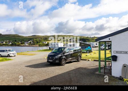 Kinloch Wohnmobil- und Caravanplatz an der Westküste der Isle of Skye, Schottland, UK Sommer 2022 Stockfoto