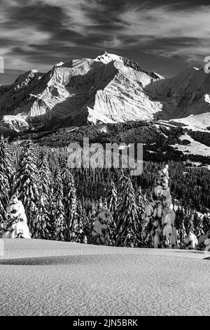 Le Mont Blanc est le plus haut sommet d'europe et de France, il se trouve sur la commune de Saint-Gervais. Stockfoto
