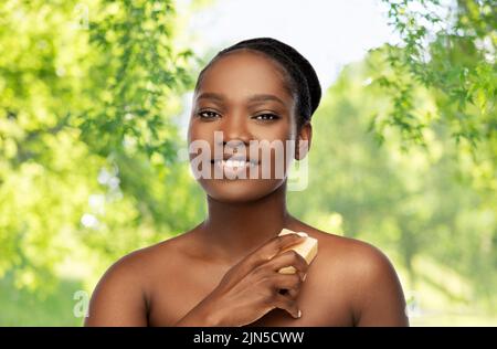 Porträt einer jungen afroamerikanischen Frau Stockfoto