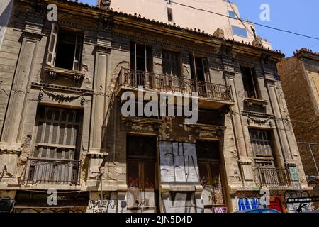 Verlassene Gebäude im schnell wechselnden Stadtteil Psyri im Zentrum von Athen Stockfoto