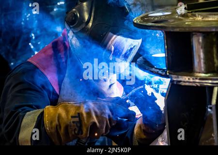 Schweißer in Aktion Stockfoto