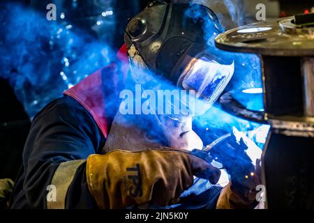 Schweißer in Aktion Stockfoto