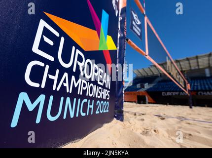 München, Deutschland. 09. August 2022. Die Sportanlagen für die Beachvolleyball-Wettbewerbe sind auf dem Königsplatz eingerichtet. Die Europameisterschaft München 2022 findet vom 11. Bis 21. August 2022 in München statt. Die Athleten werden bei insgesamt neun Europameisterschaften um Medaillen kämpfen. Quelle: Sven Hoppe/dpa/Alamy Live News Stockfoto