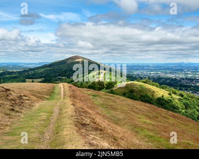 Blick von Pinnacle Hill auf Jubilee Hill Perseverance Hill und Worcestershire Beacon in den Malvern Hills AONB England Stockfoto