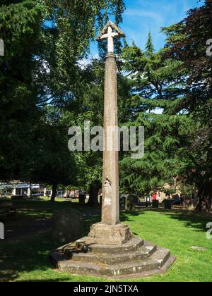 Stehend Kreuz auf dem Kirchhof in Great Malvern Priorat Great Malvern Worcestershire England Stockfoto