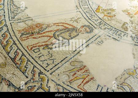 Ansicht eines Mosaikbodens aus der Römerzeit mit Tierkreis- und biblischen Szenen in einer antiken Synagoge, Tzipori (Sepphoris) National Park, Nord-Israel Stockfoto