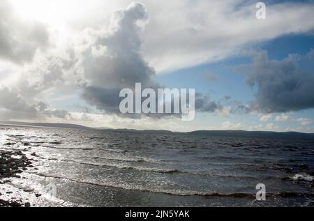 Drumadoon Bay mit Blick auf den Kilbrannan Sound am Balckwaterfoot auf der Isle of Arran North Ayrshire Schottland Stockfoto