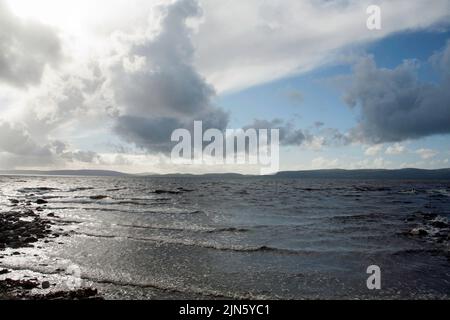 Drumadoon Bay mit Blick auf den Kilbrannan Sound am Balckwaterfoot auf der Isle of Arran North Ayrshire Schottland Stockfoto